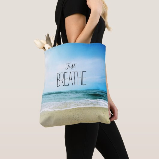 Tote Bag Respirez simplement à la plage (De près)