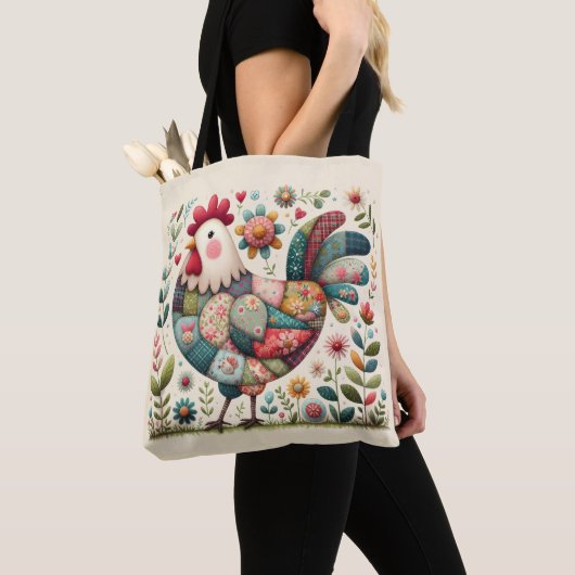 Tote Bag Rooster de Patchwork Folk aux accents floraux (De près)