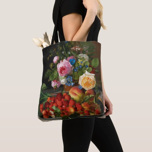 Tote Bag Roses et fraises de Still Life par Otto Ottesen (De près)