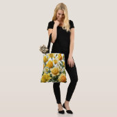 Tote Bag Roses jaunes lis (Sur le modèle)