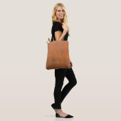 Tote Bag Rouille noire, texture métallique gros plan. (Sur le modèle)