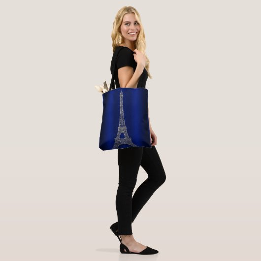 Tote Bag Royal Blue & Silver Tour Eiffel Paris Modern Glam (Sur le modèle)