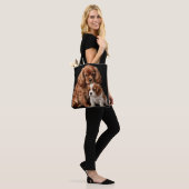 Tote Bag Ruby Cavalier Spaniel et son chiot Blenheim (Sur le modèle)