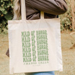 Tote Bag Sage Green Retro Boho Personnalisé Maid of Honor<br><div class="desc">Prévoyez-vous une soirée de bachelorette mais vous ne savez pas quoi apporter ? Découvrez nos sacs fourre-tout de groupe de bachelorette d'honneur, une bonne de sauge verte et personnalisée ! Ces totes sont parfaites pour transporter tous vos effets personnels au mariage ou en provenance de celui-ci. Nous pouvons les personnaliser...</div>