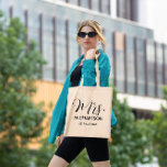 Tote Bag Script de typographie<br><div class="desc">Nouvelle mariée "Mrs" typographie cadeaux</div>