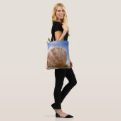 Tote Bag Shell étayé dans le sable (Sur le modèle)