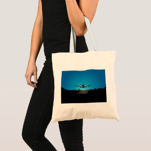 Tote Bag Silhouette d'atterrissage d'avion à la nuit