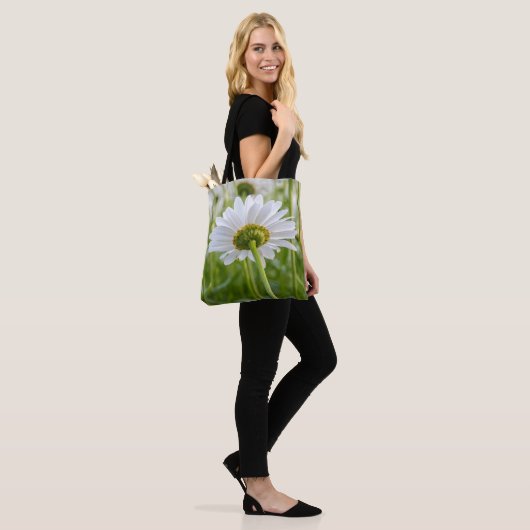 Tote Bag simple marguerite blanche dans le champ (Sur le modèle)