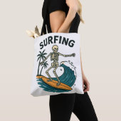 Tote Bag Skeleton Surfing Retro Beach Wave Design (De près)