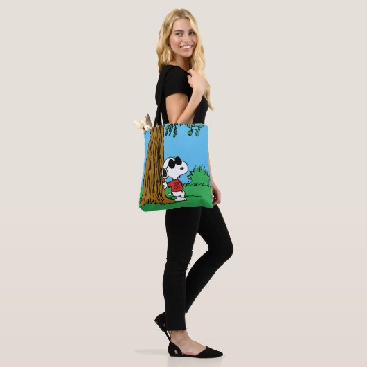 Tote Bag Snoopy "Joe Cool" debout (Sur le modèle)