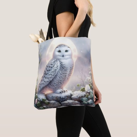 Tote Bag Snowy Owl in Moonlit Winter Garden (De près)