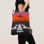 Tote Bag Soleil d'approche de l'avion aux feux de piste Avi (De près)