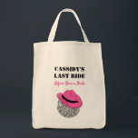 Tote Bag Son Dernier Ride Disco Cowgirl Bachelorette Party<br><div class="desc">Ce sac fourre-tout d'épicerie personnalisé est parfait pour votre soirée de bachelorette à thème disco cowgirl. Il présente une illustration d'une boule de disco avec un casquette de cowboy rose et votre propre message personnalisé en lettres noires et roses.</div>