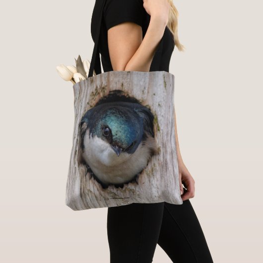 Tote Bag Songeur d'hirondelle d'arbre dans Nestbox (De près)