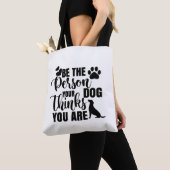 Tote Bag Soyez la personne que votre chien veut (De près)