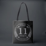 Tote Bag Steel Eleventh wedding anniversary 11 ans<br><div class="desc">Un design pour célébrer 11 ans de mariage. Ce design a un design couleur gris (acier) sur un arrière - plan noir. L'acier est le cadeau traditionnel pour cette occasion. Le texte dit acier 11 ans anniversaire. Un design romantique pour célébrer votre 11e année de mariage. Si vous voulez de...</div>