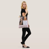 Tote Bag Studio de Maquillage Photo Logo Script Rose Blush (Sur le modèle)