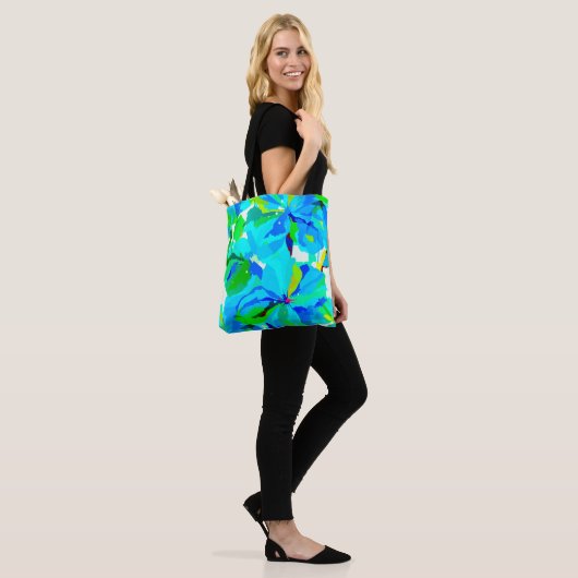 Tote Bag Sublime Himalaya Poppy Aqua Green Floral (Sur le modèle)