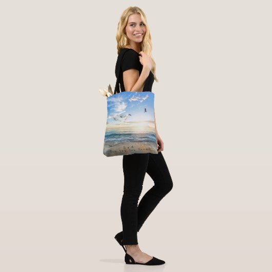 Tote Bag Sun. Ciel. Mer. Sable. Scène de plage (Sur le modèle)