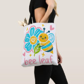Tote Bag Sweet "Bee Leaf" Crayon Art: Whimsical Bee (De près)