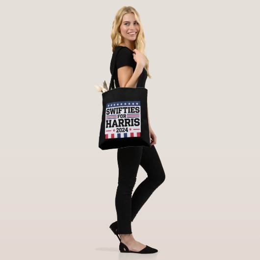 Tote Bag Swifties for Kamala Harris 2024 Vote Support (Sur le modèle)