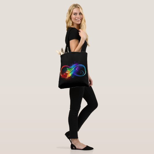 Tote Bag Symbole d'infini avec plume arc-en-ciel (Sur le modèle)