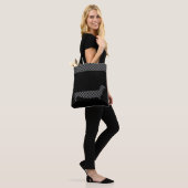 Tote Bag Teckel de plaid sur le noir (Sur le modèle)