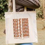 Tote Bag Terracotta Retro Boho Personnalisée Maid of Honor<br><div class="desc">Cherchez-vous le cadeau parfait pour votre servante d'honneur ? Ne cherchez pas plus loin que nos sacs fourre-tout d'orange brûlé personnalisés! Ces totes sont parfaites pour toute occasion de fête de mariage ou de mariage. Non seulement elles sont élégantes, mais elles sont aussi pratiques et peuvent contenir beaucoup de bonbons....</div>
