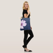 Tote Bag Texture des jeans floraux (Sur le modèle)