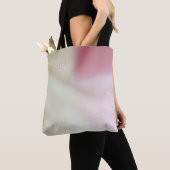 Tote Bag Tissu rose et satiné avec vos initiales (De près)