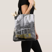 Tote Bag Tramway jaune de Lisbonne (De près)