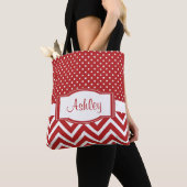 Tote Bag Trendy Chic Scarlet Red Polka Dot Chevron Monogram (De près)