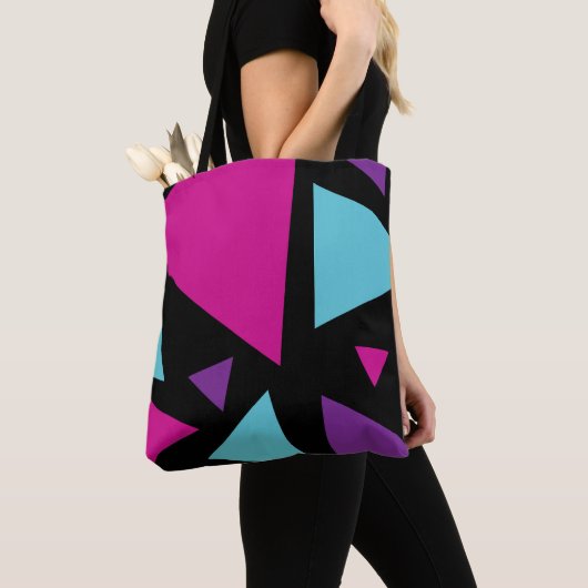 Tote Bag Triangles en rose, violet, bleu et noir (De près)