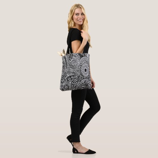 Tote Bag Tribal b/w (Sur le modèle)