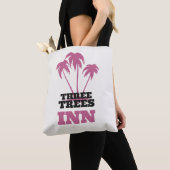 Tote Bag Trois Arbres Inn (noir) (De près)