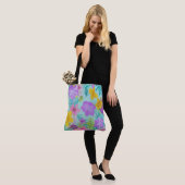 Tote Bag Tropical Summer Floral Pattern - Bright Hibiscus  (Sur le modèle)