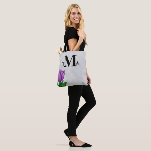 Tote Bag Tulipe pourpre monogramme (Sur le modèle)