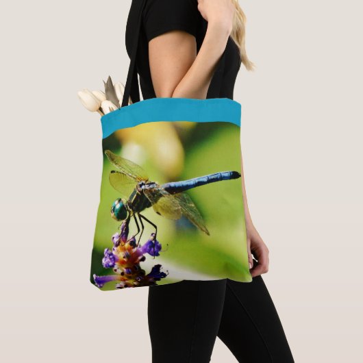 Tote Bag Turquoise bleu libellule mauve fleurs étang avec n (De près)