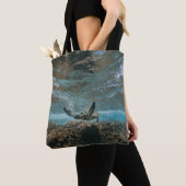 TOTE BAG TURTLE EN DÉPLACEMENT (De près)