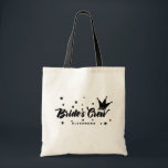 Tote Bag Typographie de l'équipage de la mariée noire Couro<br><div class="desc">Qui est dans l'équipe de la mariée ? Sac fourre-tout de fête de mariée amusant et festif avec typographie audacieuse avec illustration de la couronne et des étoiles. Ce sac sera un cadeau parfait pour vos demoiselles d'honneur, servante d'honneur, maîtresse d'honneur, filles de fleurs et autres fêtes de mariée. Personnalisez...</div>