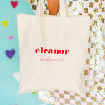 Tote Bag Typographie rouge et rose gras Mariage de Bridesma<br><div class="desc">Des sacs fourre-tout modernes et chic et personnalisés confèrent de superbes sacs de bienvenue et des cadeaux de mariage aux femmes de chambre.</div>