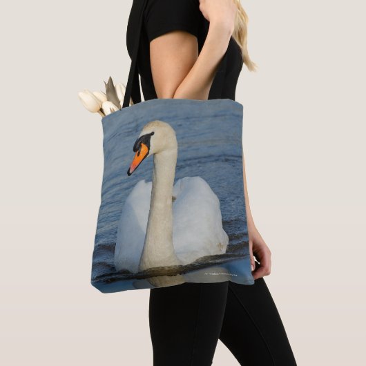 Tote Bag Un cygne muet plein d'espoir approche (De près)