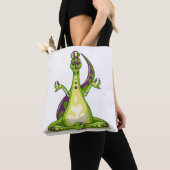 Tote Bag Un Dinosaure Iguanodon Qui Fait Du Yoga. (De près)