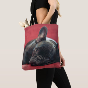 Tote Bag Un jeune bouledogue français se trouvant sur un