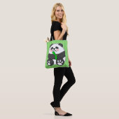 Tote Bag Un Panda Bébé Mignonne Mangeant Stalk Bambou (Sur le modèle)