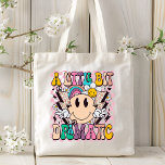 Tote Bag Un Petit Peu Dramatique Drôle Super Dire<br><div class="desc">Un Sac fourre-tout de Typographie Un Peu Dramatique Dramatique Super Disant,  présente le texte "Un Petit Peu Dramatique" dans la typographie moderne sur un arrière - plan en damier rose avec des fleurs super,  des boulons éclairants et un visage souriant. Conçu par Evco Studio www.zazzle.com/store/evcostudio</div>