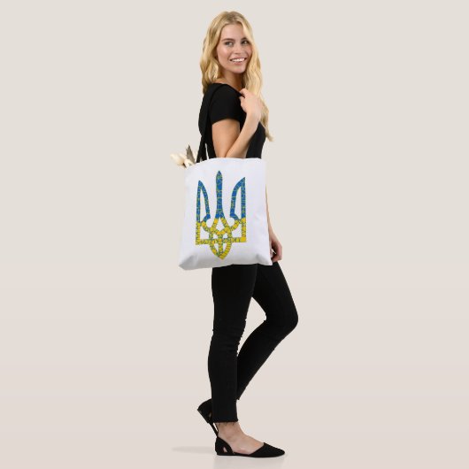 Tote Bag Un trident ukrainien texturé drapeau d'Ukraine cou (Sur le modèle)