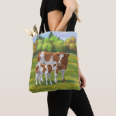 Tote Bag Vache de Guernesey et veau mignon dans les pâturag (De près)