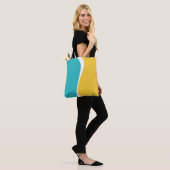 Tote Bag Vagues simples 2 en Turquoise, Jaune et Blanc (Sur le modèle)