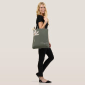 Tote Bag Vert sauge Fleur blanche Minimal Simple (Sur le modèle)